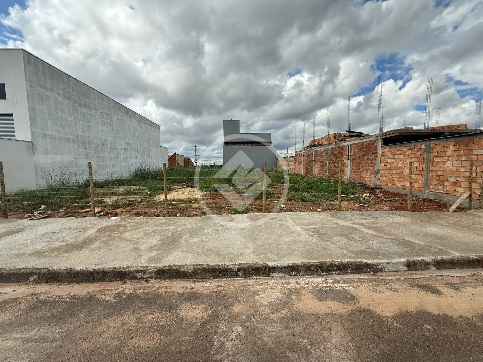 Lote à venda- 300m²- Monte Hebron- Uberlândia-/MG