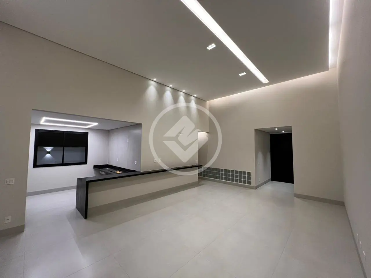 Casa à venda com 3 quartos, sendo 3 suítes – 214 m²- Laranjeiras - Uberlândia/MG