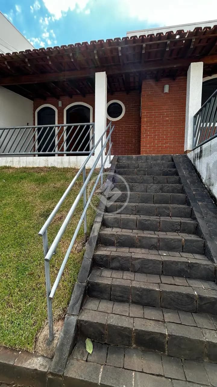 Casa à venda com 5 quartos, sendo 1 suíte – 216 m²- Tabajaras - Uberlândia/MG