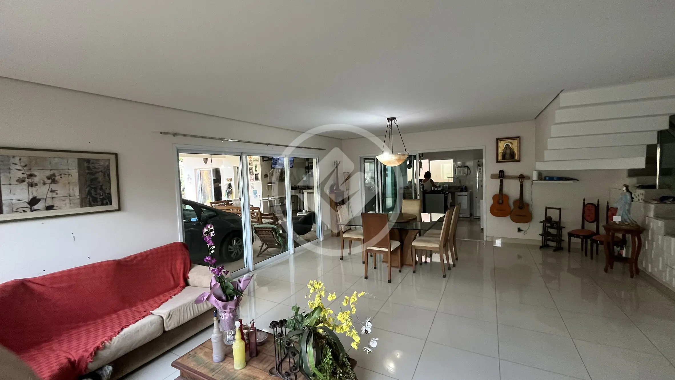 Excelente casa no Jardim Karaiba.