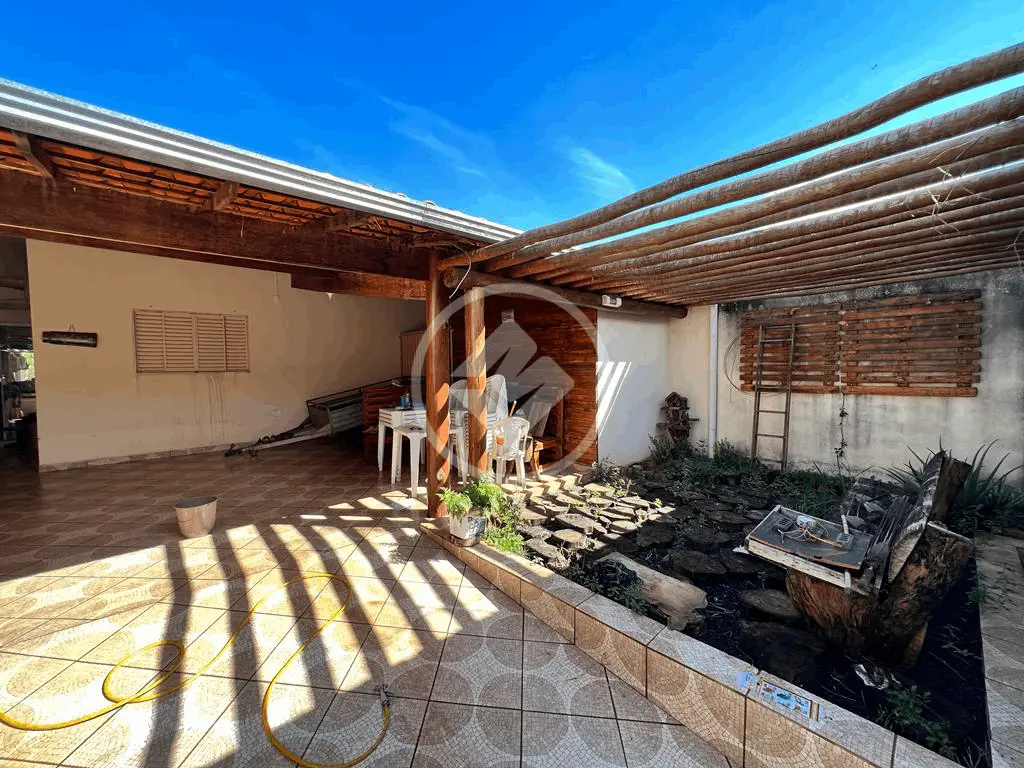 Casa à venda com 3 quartos, sendo 2 suítes – 220 m²- Novo Mundo - Uberlândia/MG