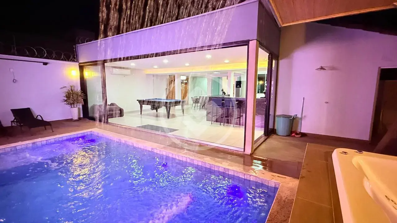 Sobrado à venda- 4 quartos sendo 1 suítes- 410m²- Jardim Karaíba- Uberlândia/MG