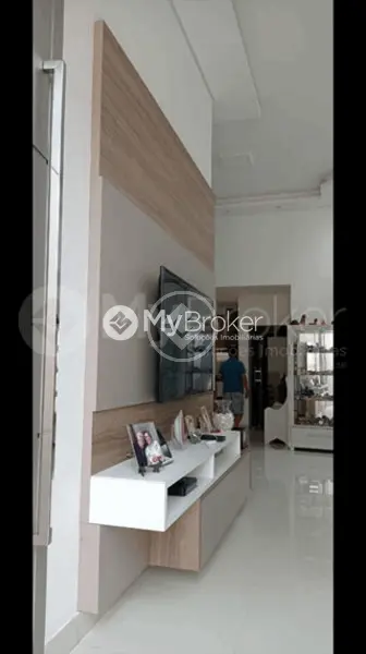 Casa à venda com 3 quartos, sendo 1 suíte - 195m²- Jardim Inconfidência - Uberlândia/MG