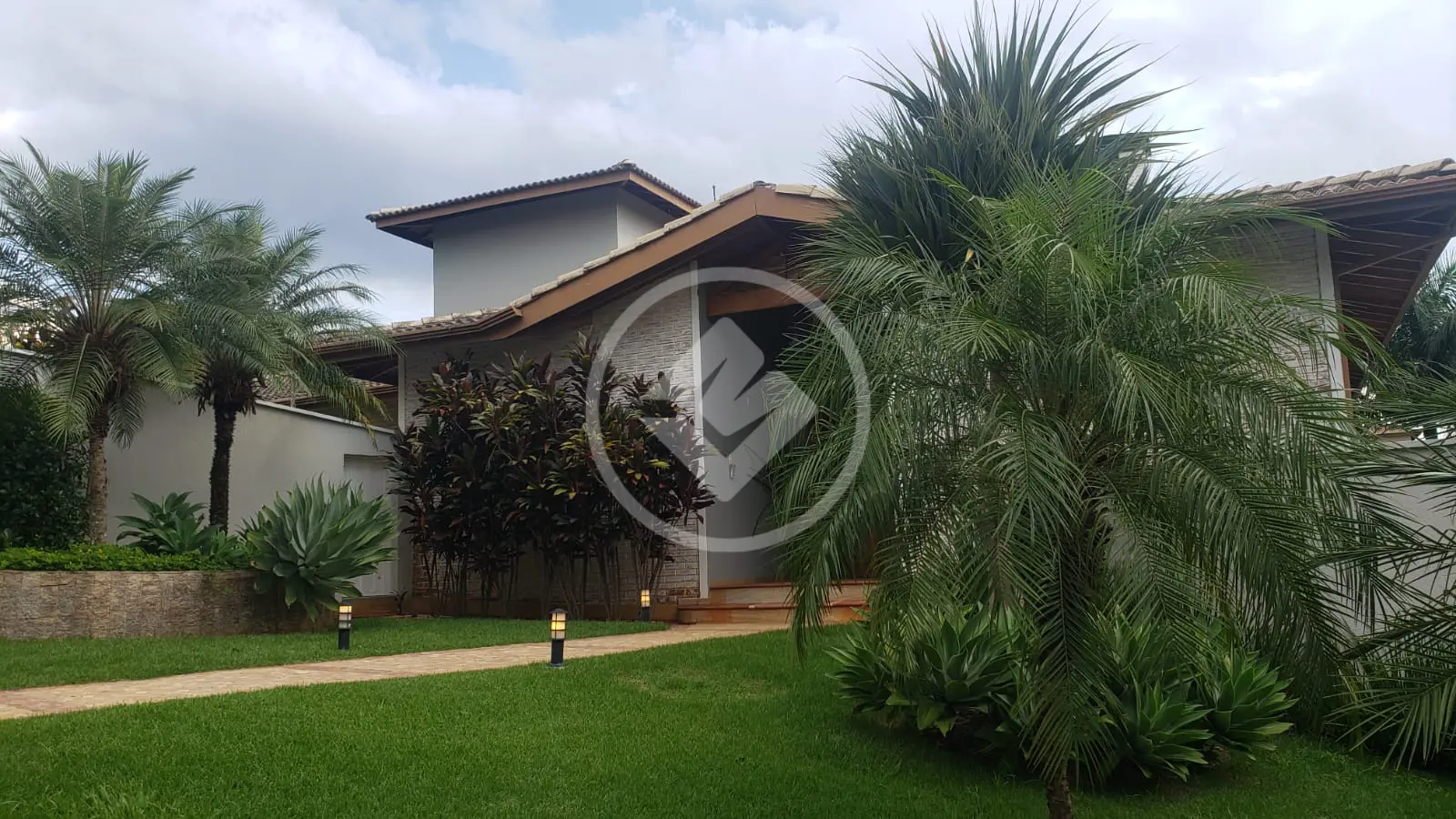 Excelente casa à venda com 4 quartos e 4 suítes no Vista Alegre