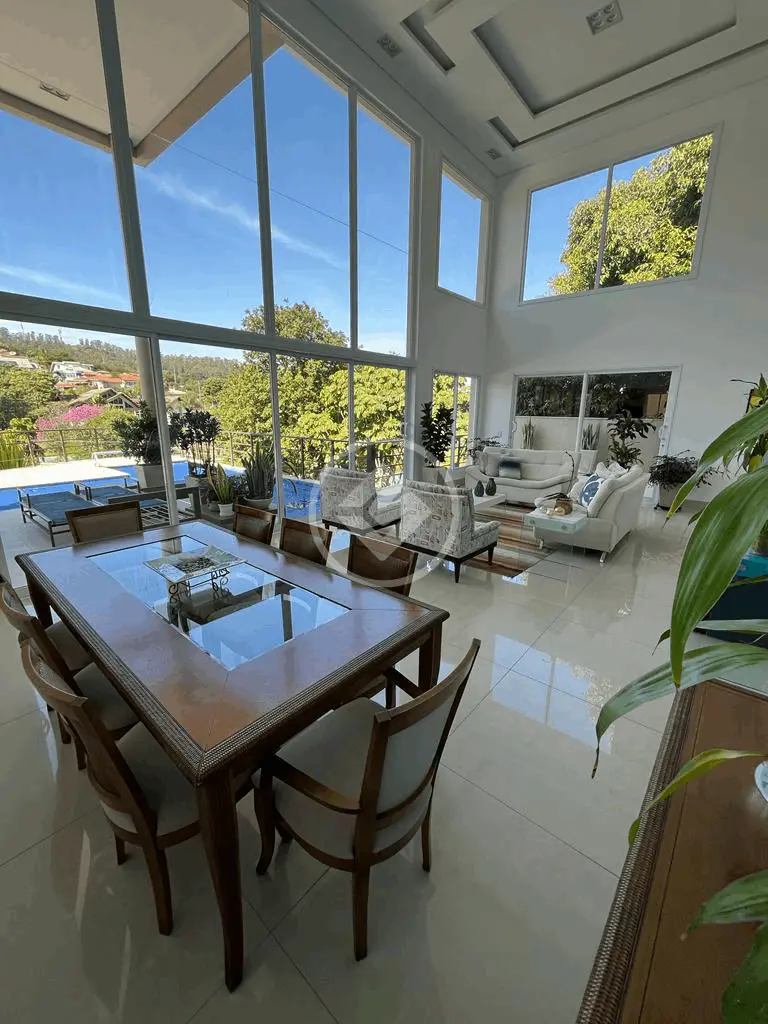 Casa a venda de frente ao lago com elevador no Condominio Marambaia em Vinhedo/SP