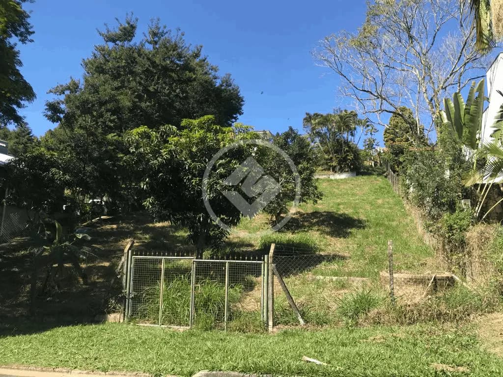 Terreno com excelente localização à venda no Condomínio Chácaras do Lago, em Vinhedo/SP