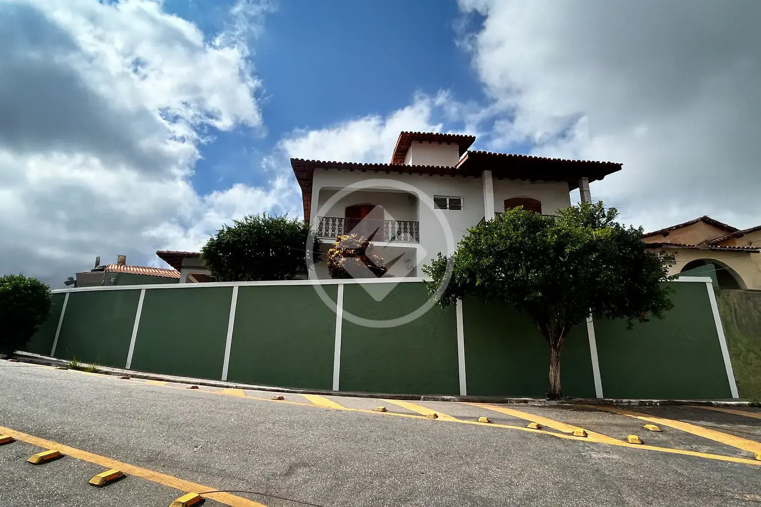 Seu Novo Lar na Melhor Área do Centro de Vinhedo!