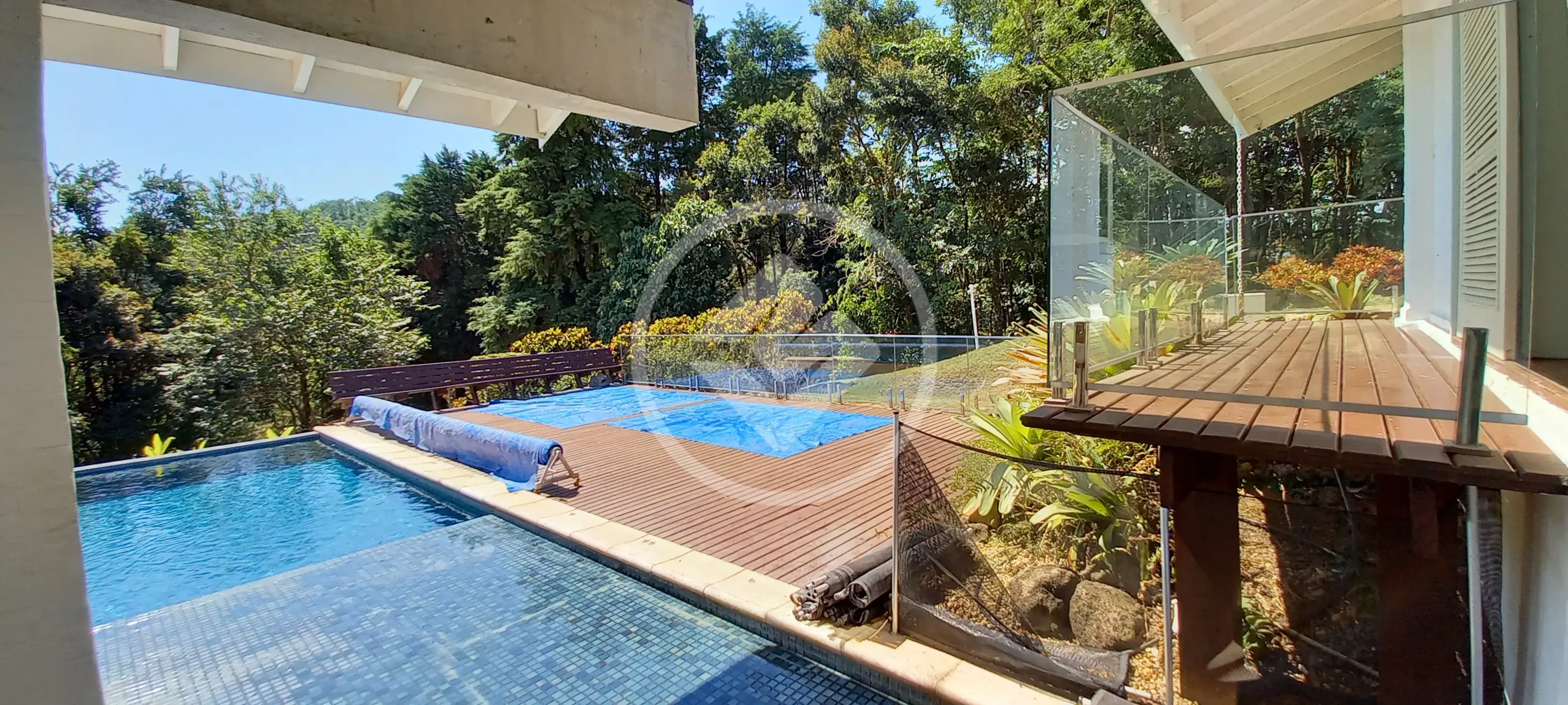 Casa térrea a venda com 03 quartos no Condomínio Vale da Santa Fé em Vinhedo/SP