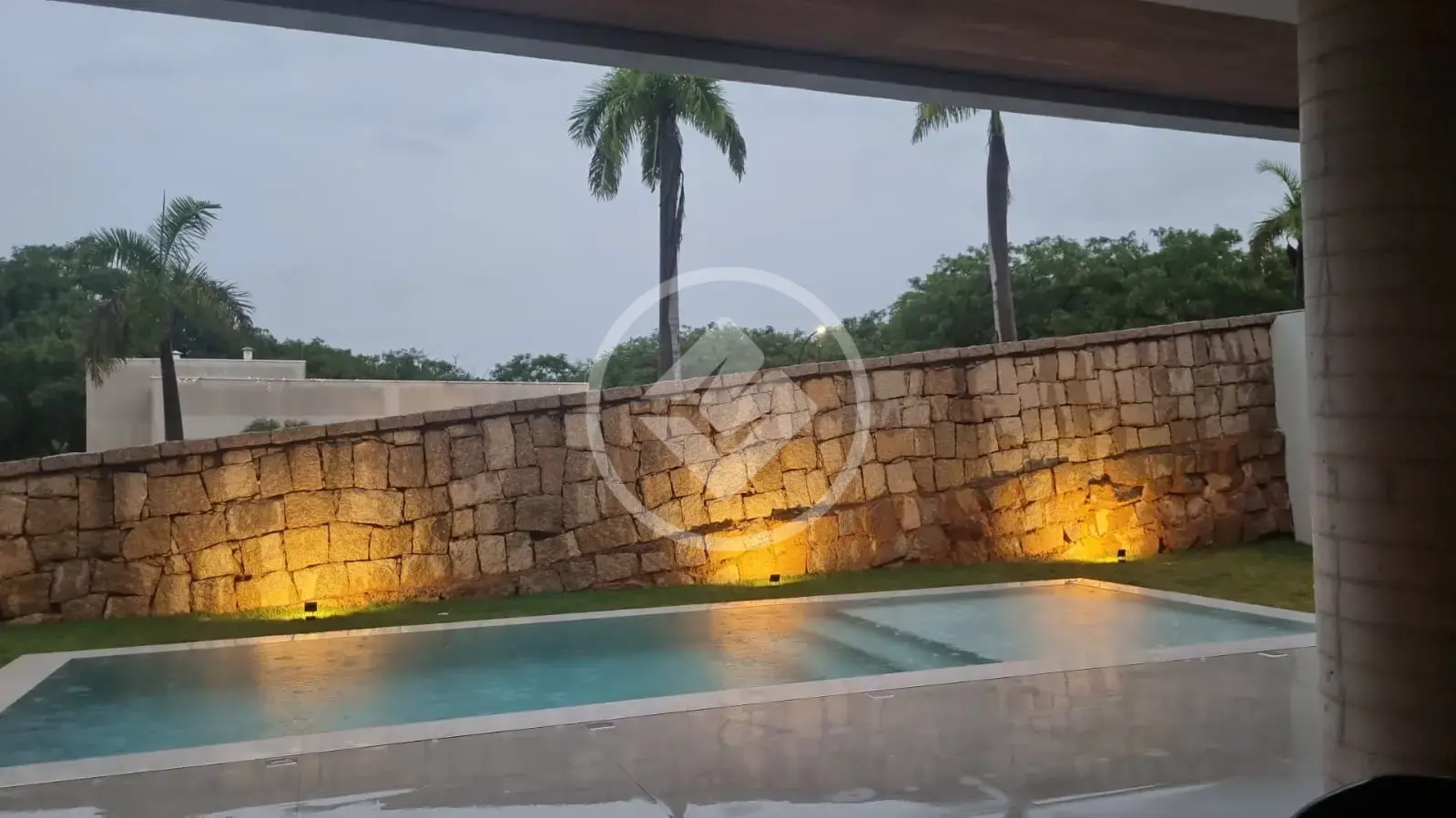 Casa térrea com 03 suítes a venda em Condomínio Fechado em Vinhedo SP