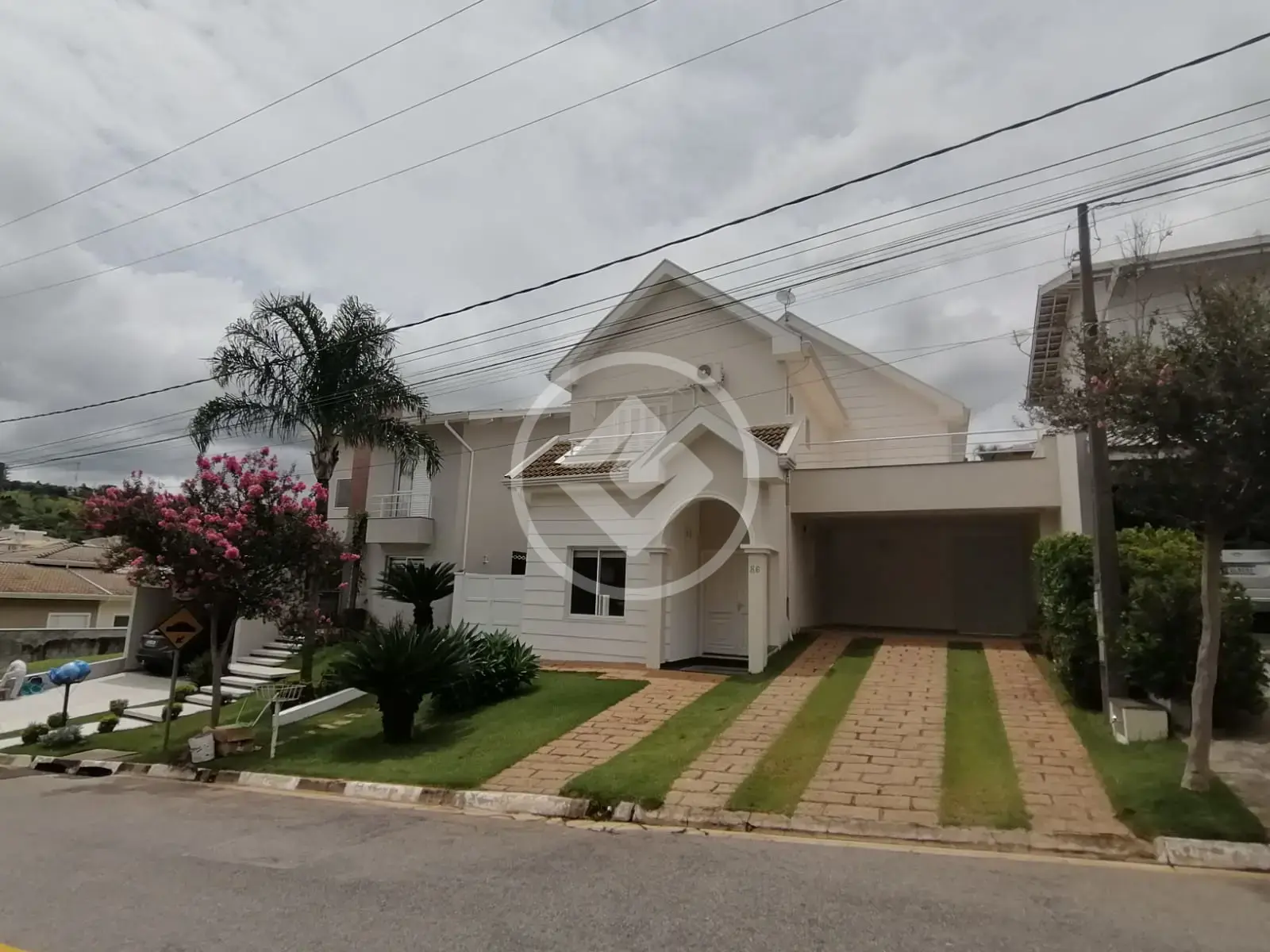 Casa para locação com piscina e churrasqueira no Condominio Paturis / Vinhedo