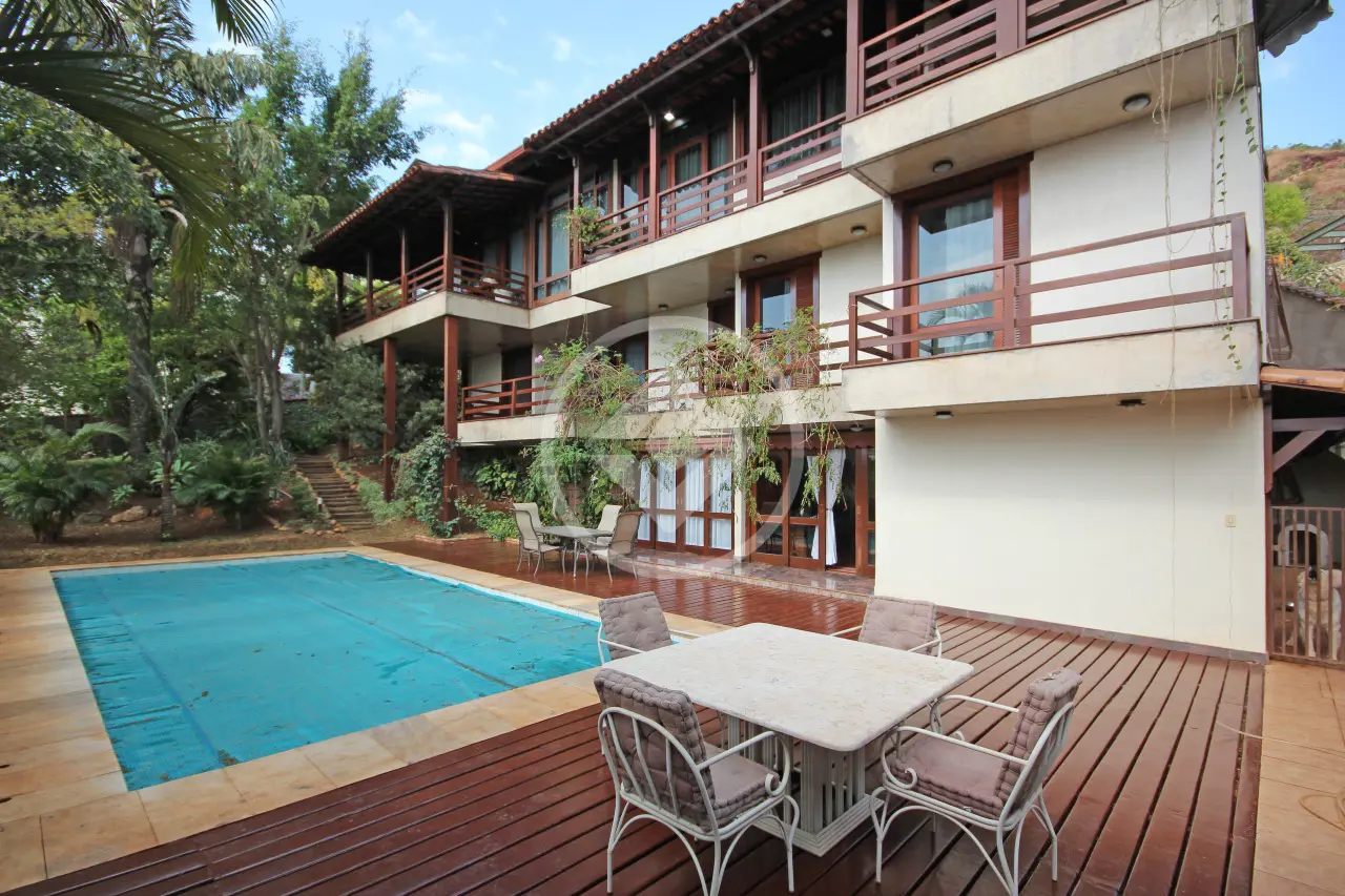 Casa com 6 quartos à venda no bairro Belvedere — Belvedere, Belo Horizonte