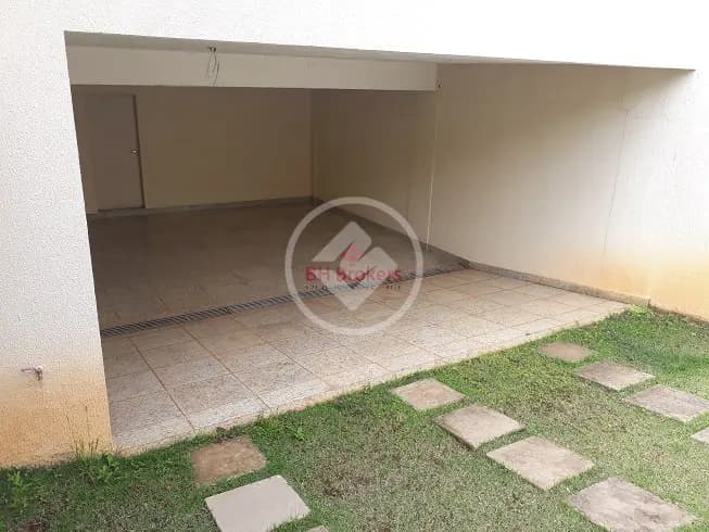 Belíssima Casa Geminada com 384 m² no Santa Lúcia — Santa Lúcia, Belo Horizonte