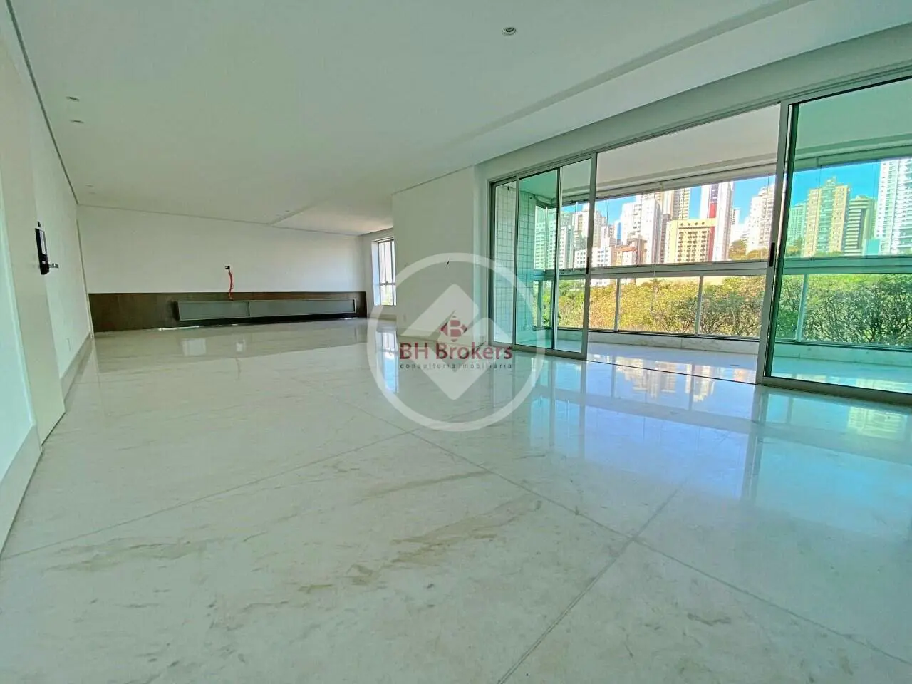 Apartamento com 4 quartos à venda no bairro Belvedere — Belvedere, Belo Horizonte