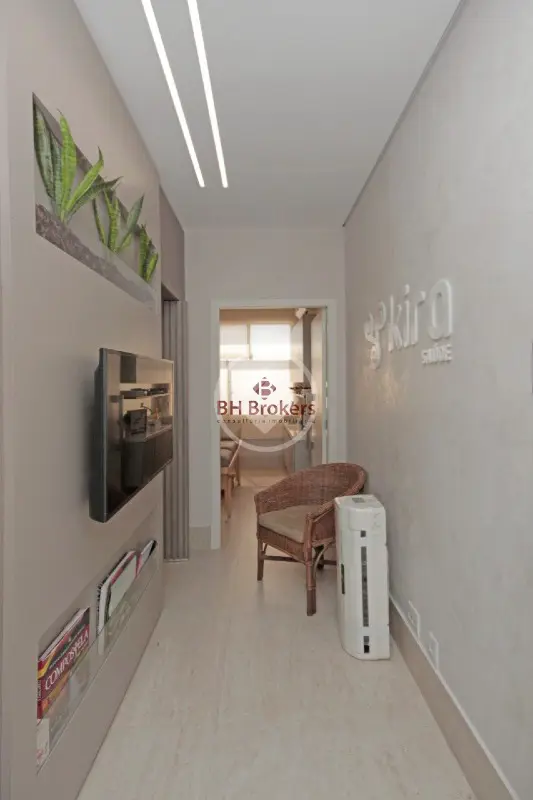 Sala toda reformada com 33m²; 1 vaga; mobiliada. — Santa Lúcia, Santa Lúcia
