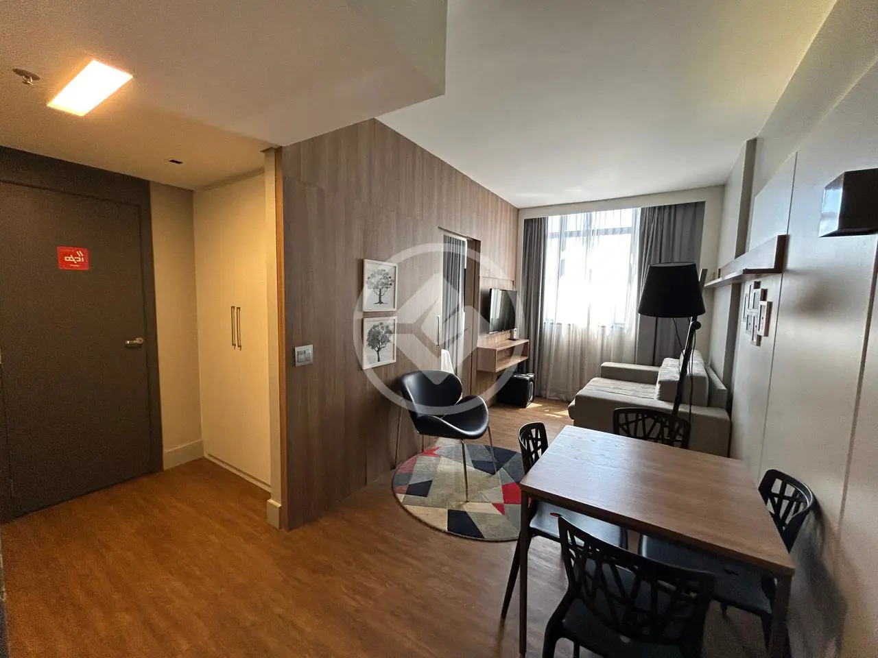 Studio à venda no Água Verde, Curitiba – Decorado e em andar alto