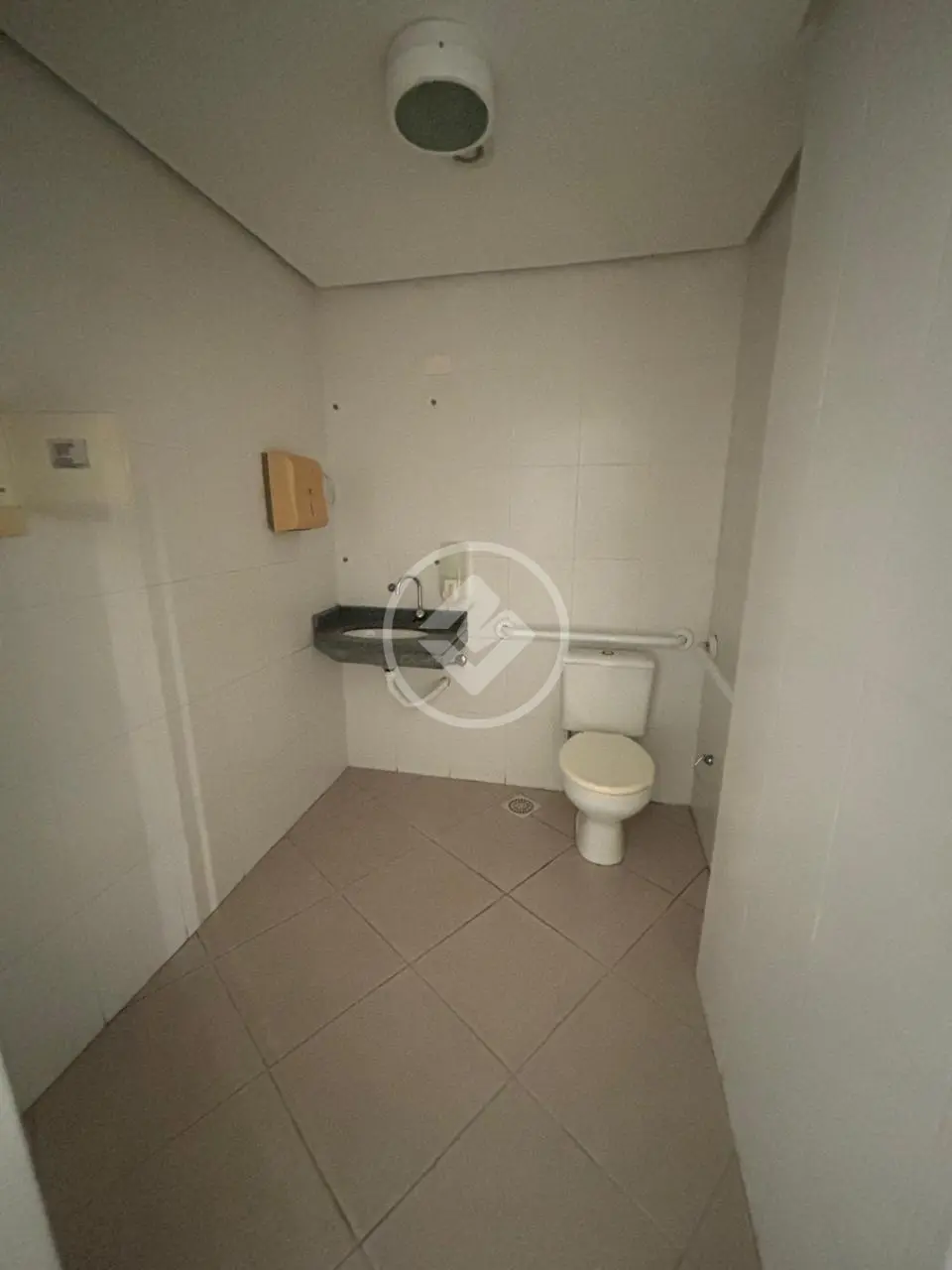 Sala comercial de 235 m² na Avenida Mauro Ramos, foto 13 de 15