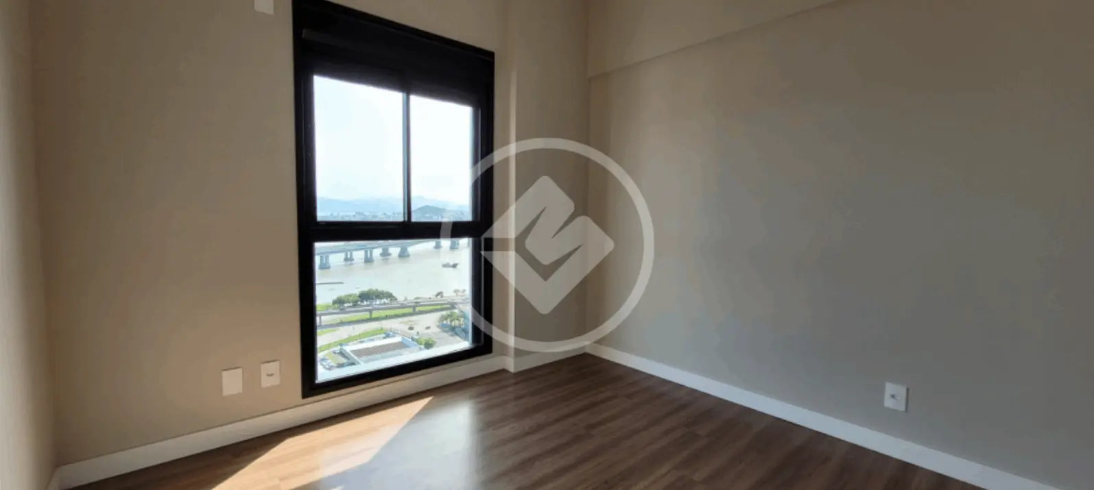 Apartamento com 2 quartos na Rua Felipe Schmidt, foto 4 de 31