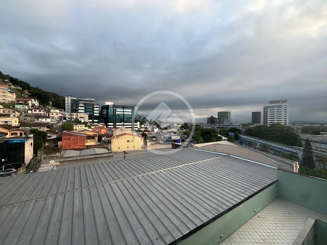 Sala comercial de 235 m² na Avenida Mauro Ramos, foto 12 de 15