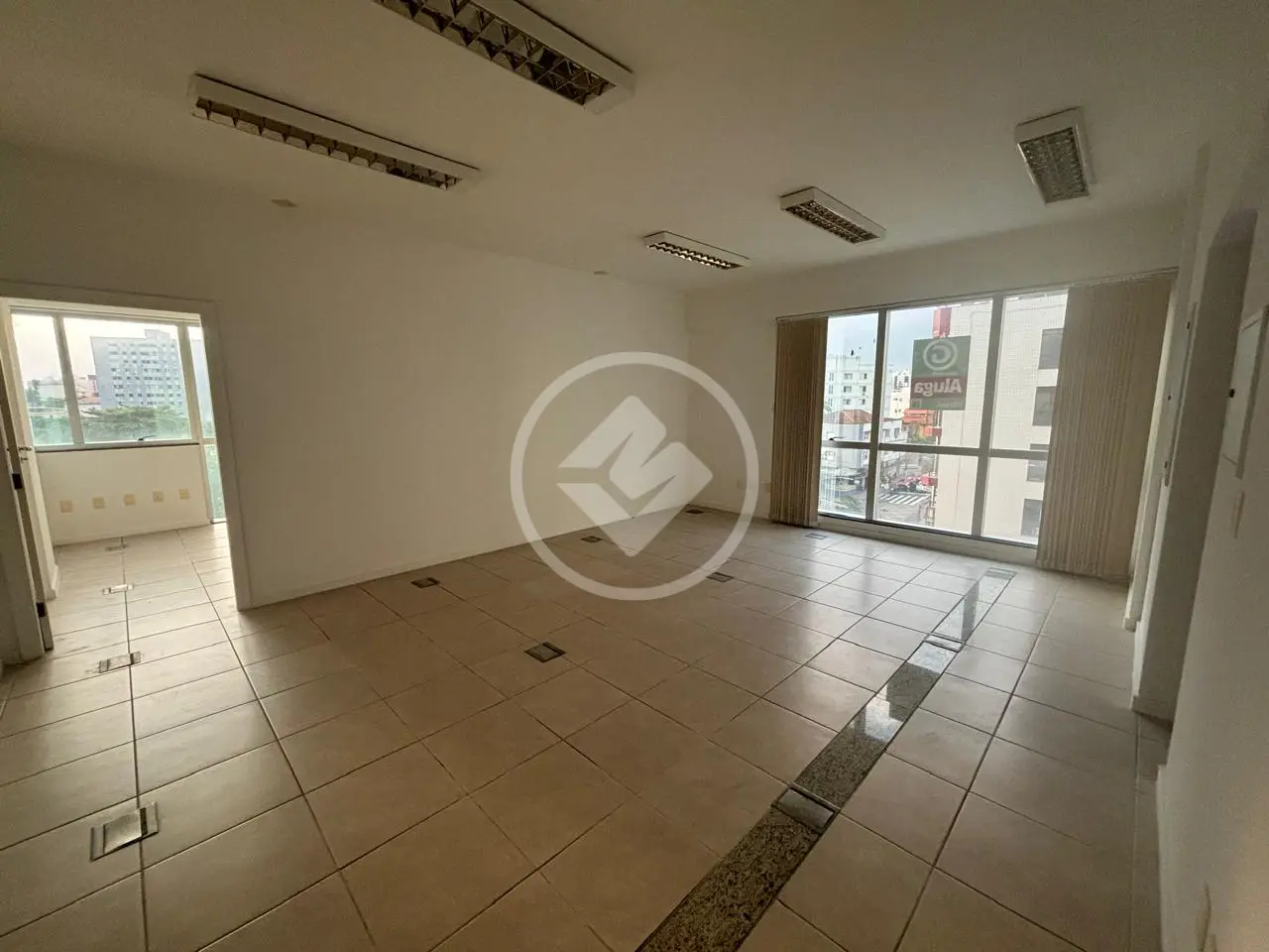 Sala comercial de 235 m² na Avenida Mauro Ramos, foto 15 de 15