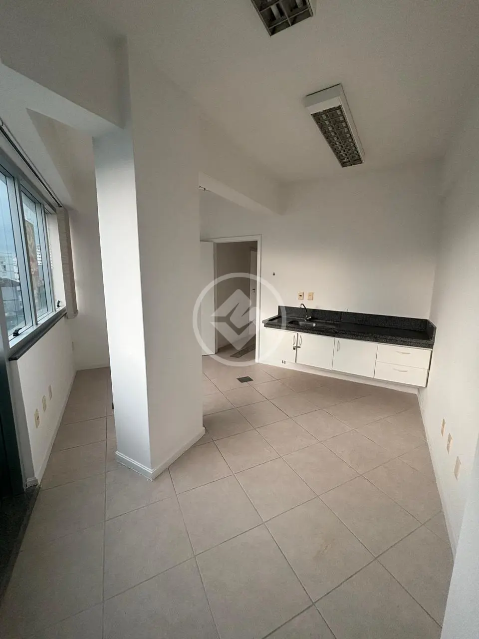 Sala comercial de 235 m² na Avenida Mauro Ramos, foto 8 de 15