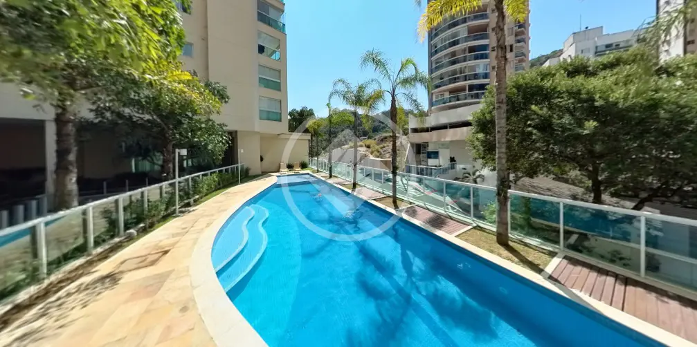 3 suítes em condomínio clube