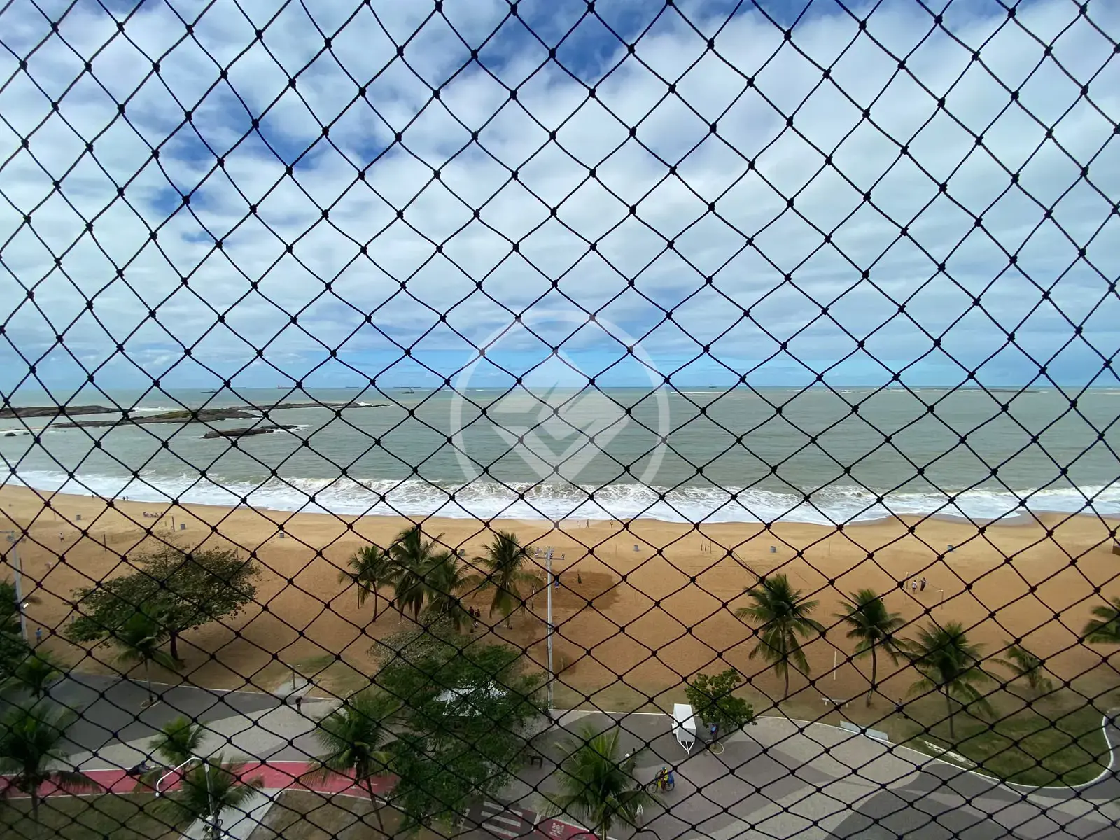 Frente mar, sol da manhã, andar alto